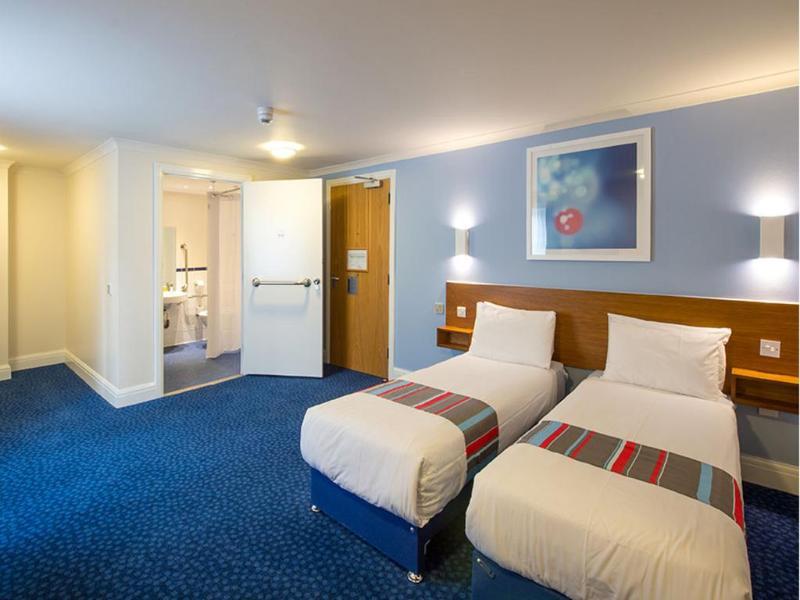 Travelodge London Raynes Park Bagian luar foto