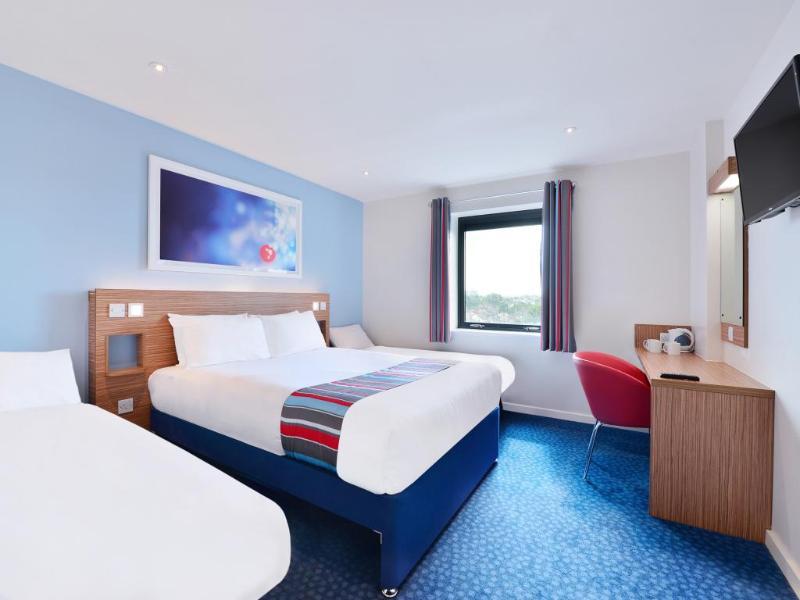 Travelodge London Raynes Park Bagian luar foto