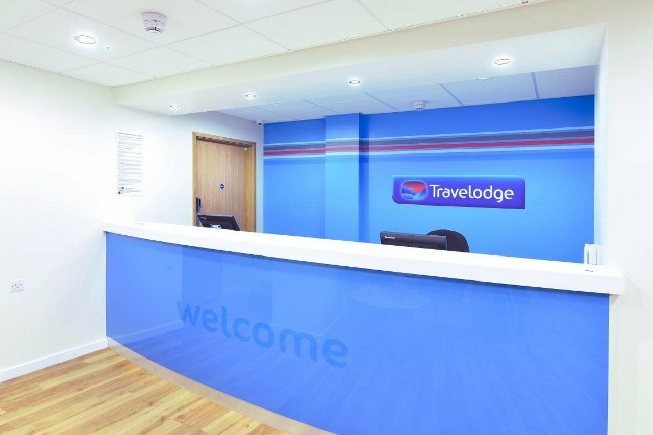 Travelodge London Raynes Park Bagian luar foto