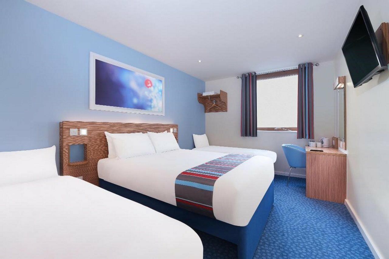 Travelodge London Raynes Park Bagian luar foto